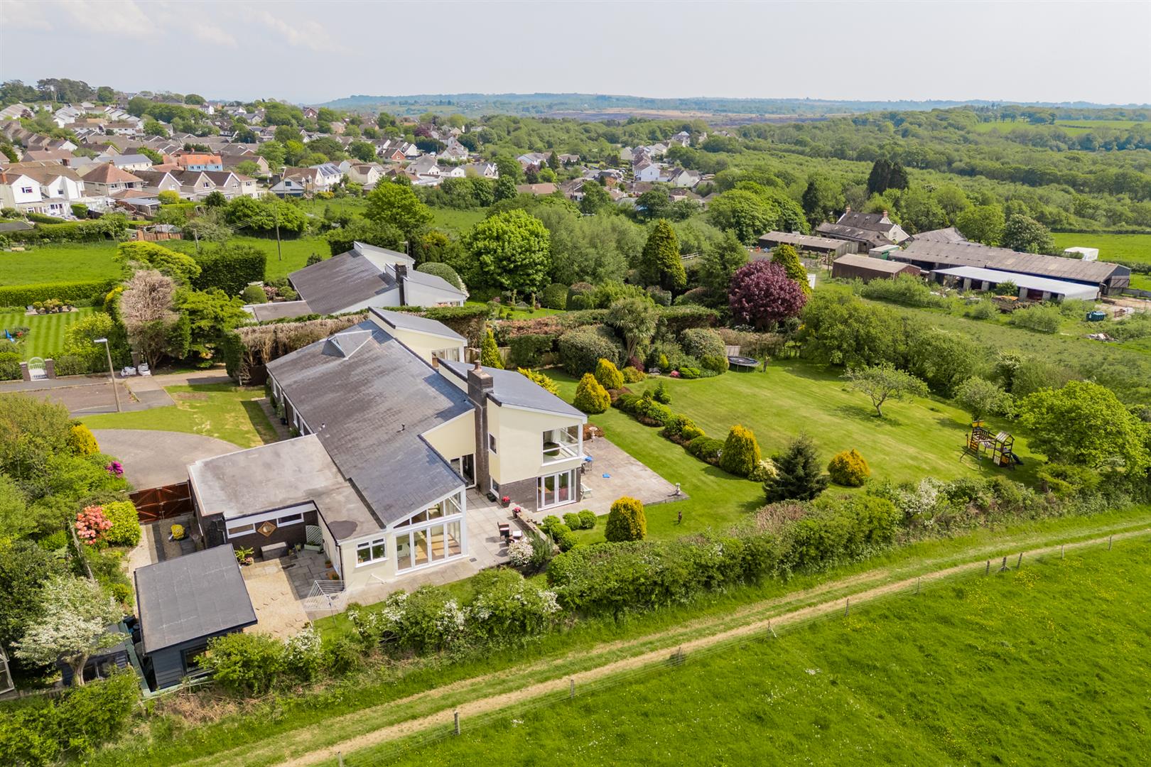 Misty Hills Close, Three Crosses, Swansea, SA4 3JF